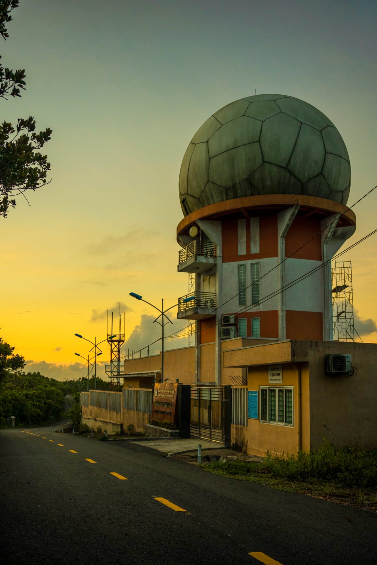 Trạm radar Sơn Trà Đà Nẵng - Sự kết hợp hài hòa giữa công nghệ và cảnh quan nhiệt đới