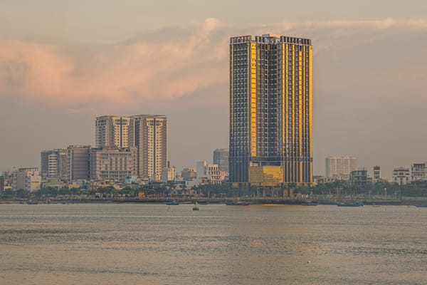 Hoàng Hôn Trên Biển Và Tòa Nhà Đà Nẵng