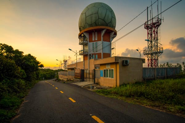 Trạm radar trên đỉnh bàn cờ tại Đà Nẵng - Điểm ngắm hoàng hôn tuyệt đẹp