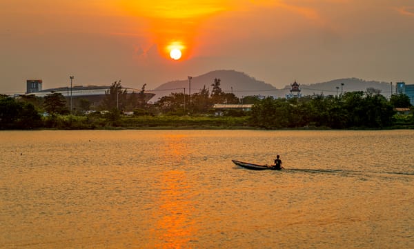 Khung Cảnh Lãng Mạn Hoàng Hôn Đà Nẵng Bên Hồ