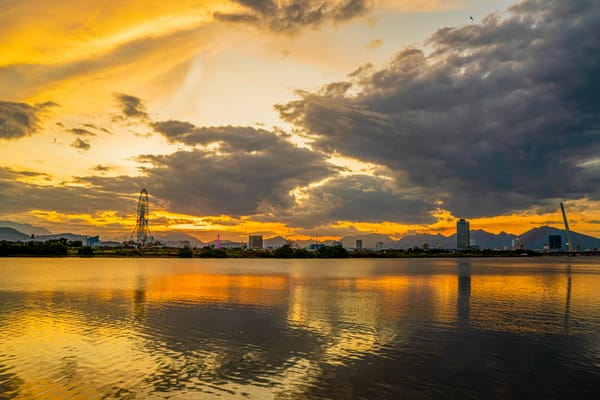 Khung cảnh hoàng hôn tuyệt đẹp tại sông Hàn Đà Nẵng